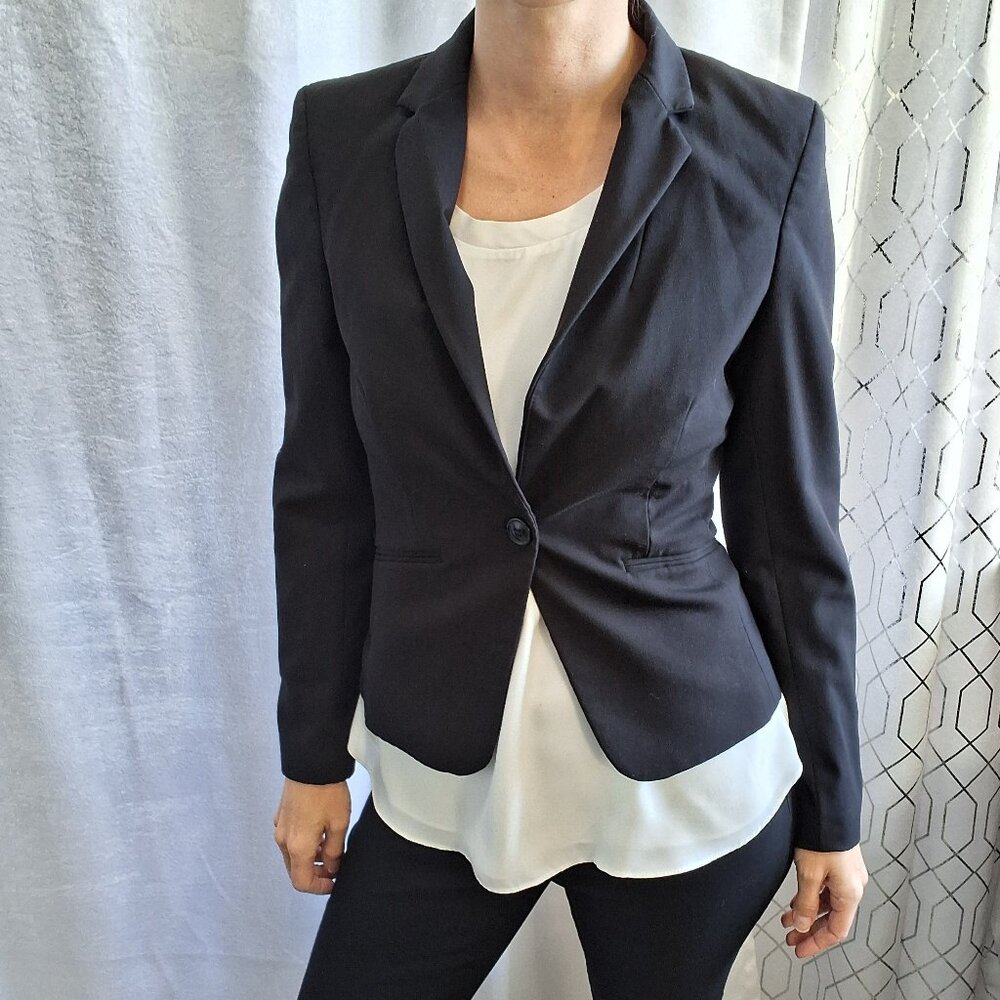 5. H&M Classic Single Button Black Blazer Size 4 (EU 34)